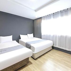 Zimmer mit zwei Einzelbetten
